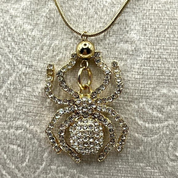 Spider Pendant Gold Tone with Rhinestones. Sparkling Necklace 🕷️ Halloween - Picture 2 of 10